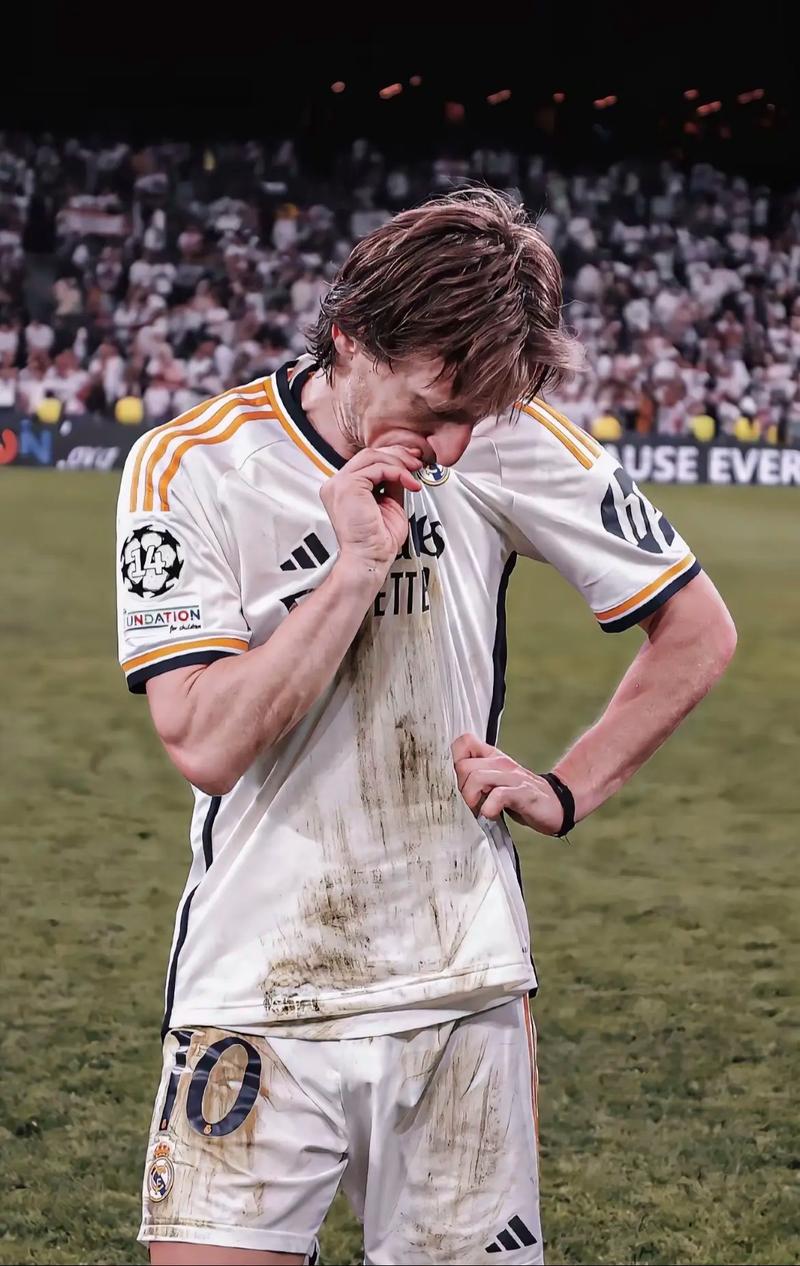 哈卡主场一处看台被大火烧毁，俱乐部目前已展开调查